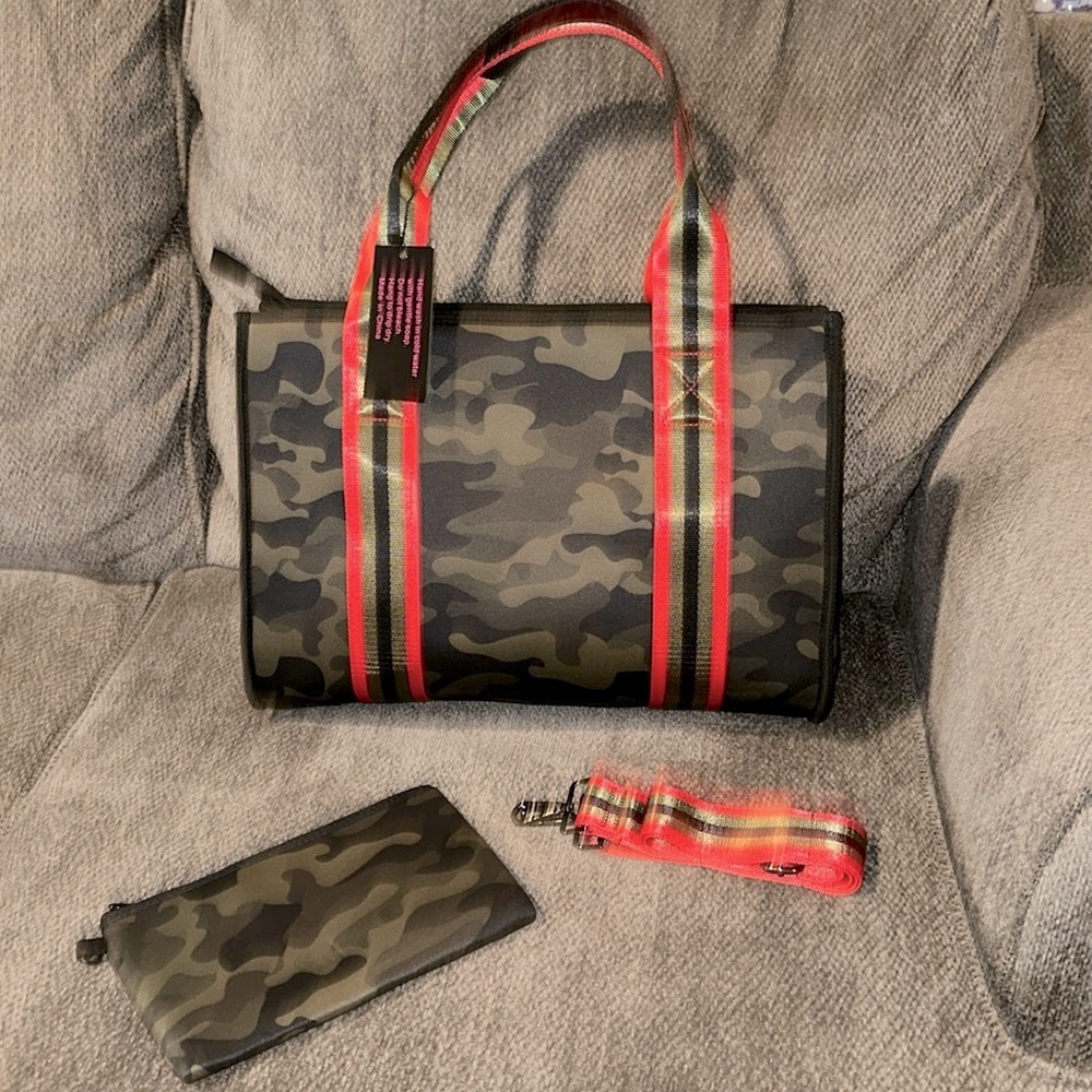 HAUTE SHORE Isla Tote in Camouflage- NWT!